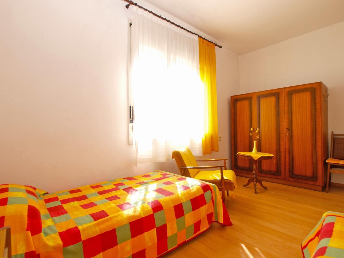 Apartments Mirela 1554 พูลา ภายนอก รูปภาพ