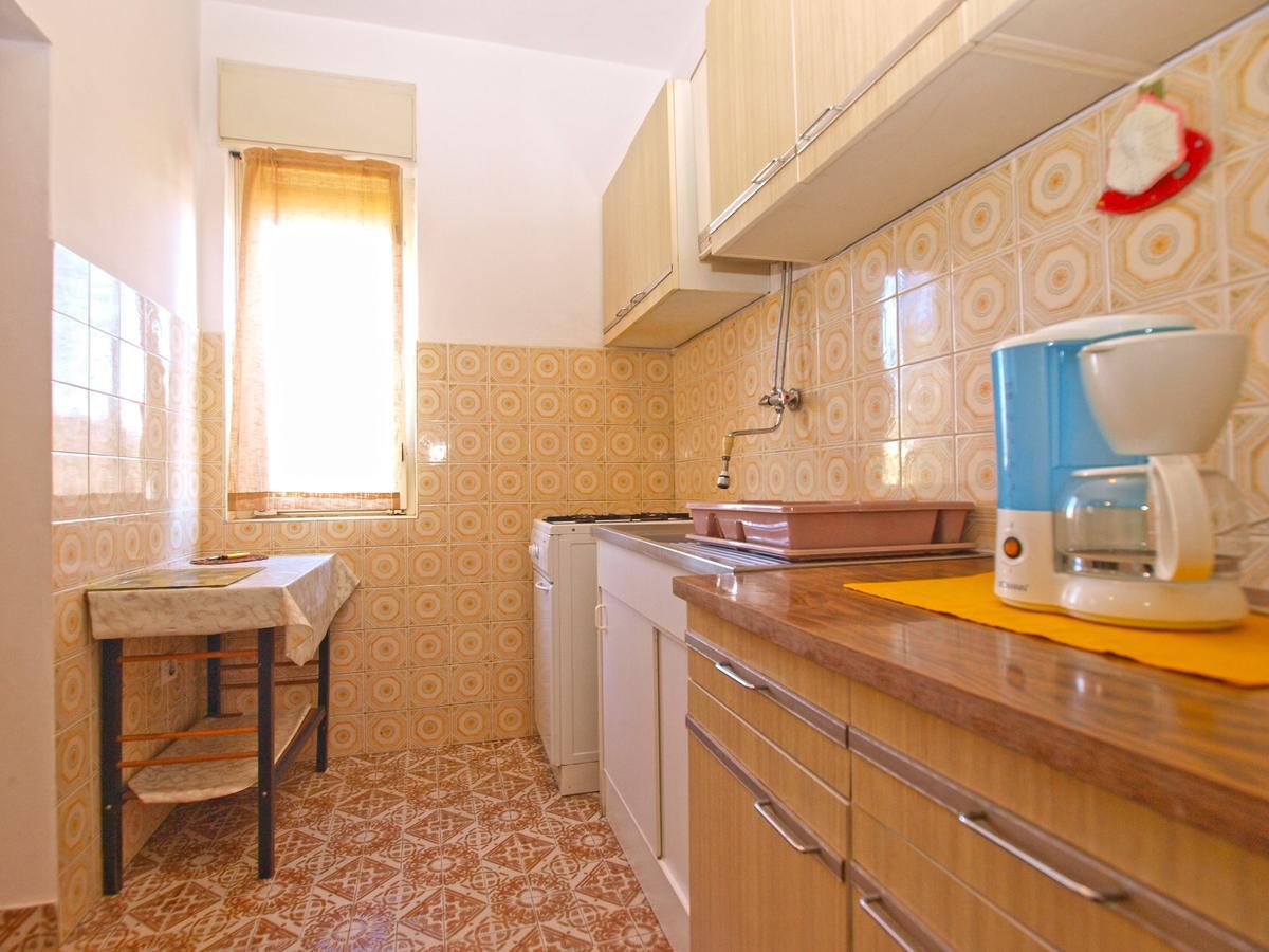 Apartments Mirela 1554 พูลา ภายนอก รูปภาพ