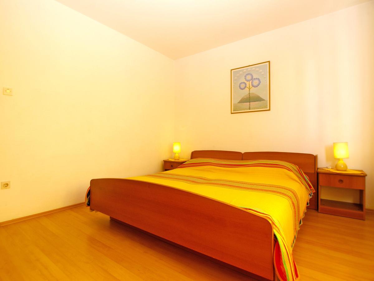Apartments Mirela 1554 พูลา ภายนอก รูปภาพ