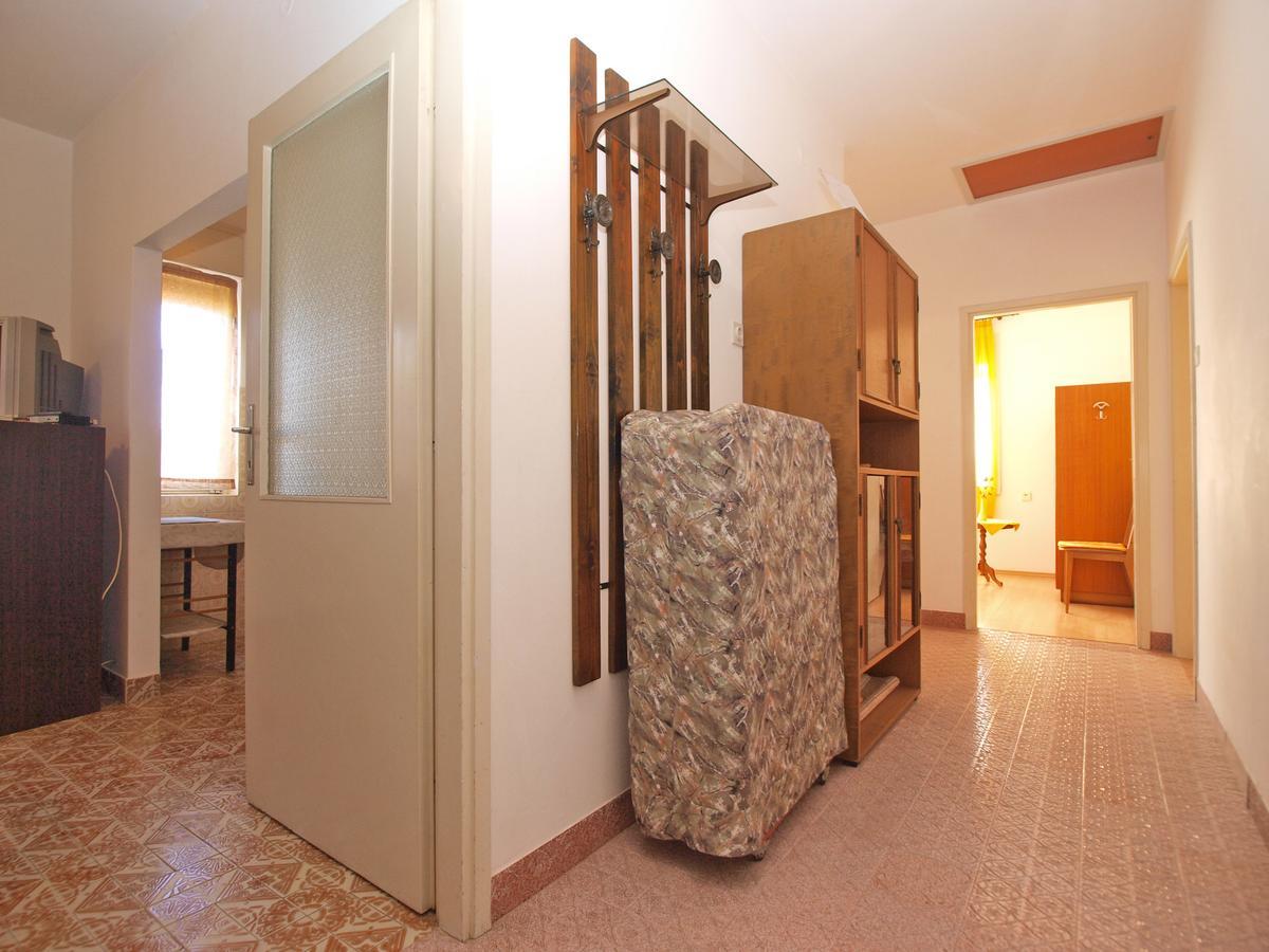 Apartments Mirela 1554 พูลา ภายนอก รูปภาพ
