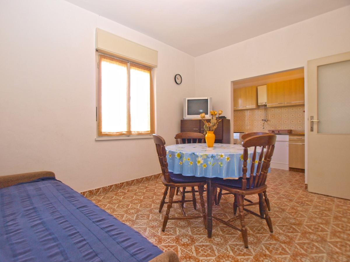 Apartments Mirela 1554 พูลา ภายนอก รูปภาพ