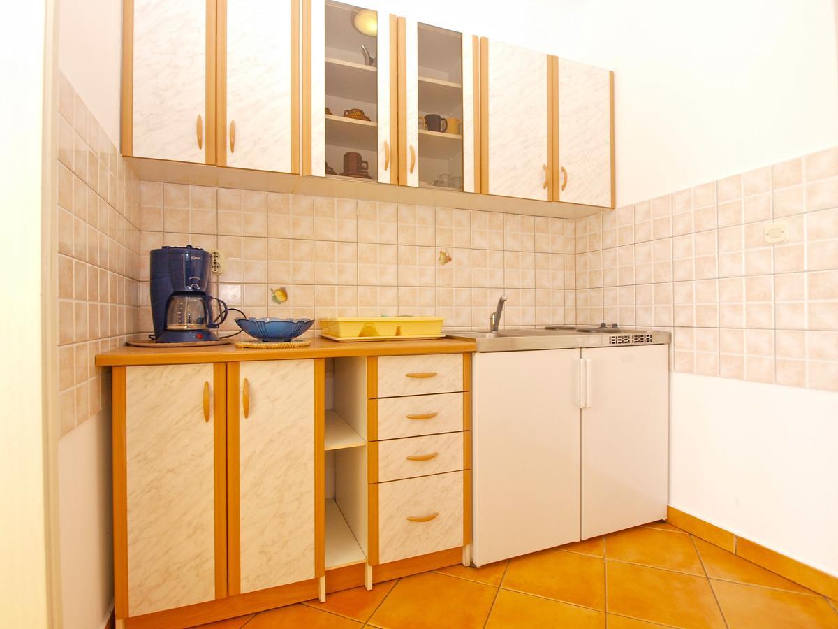 Apartments Mirela 1554 พูลา ภายนอก รูปภาพ