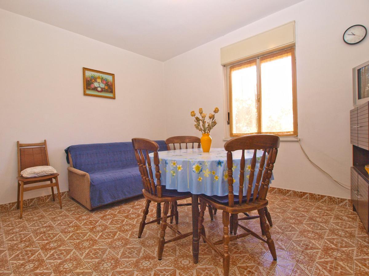 Apartments Mirela 1554 พูลา ภายนอก รูปภาพ