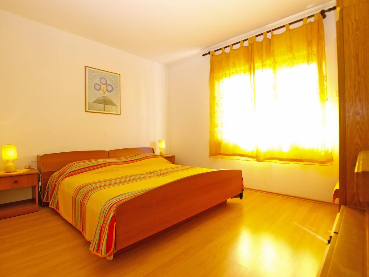 Apartments Mirela 1554 พูลา ภายนอก รูปภาพ