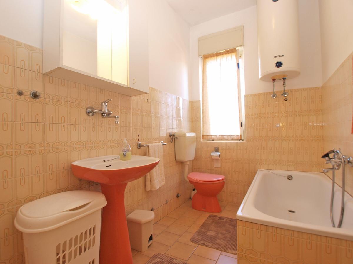 Apartments Mirela 1554 พูลา ภายนอก รูปภาพ