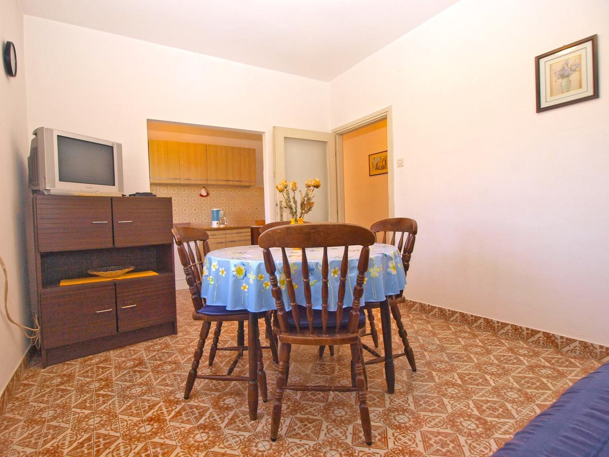 Apartments Mirela 1554 พูลา ภายนอก รูปภาพ