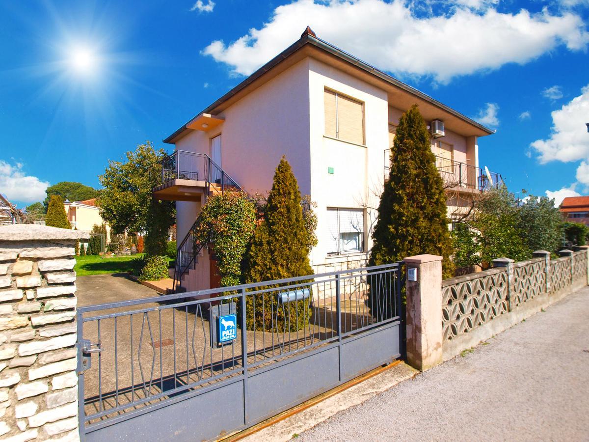 Apartments Mirela 1554 พูลา ภายนอก รูปภาพ