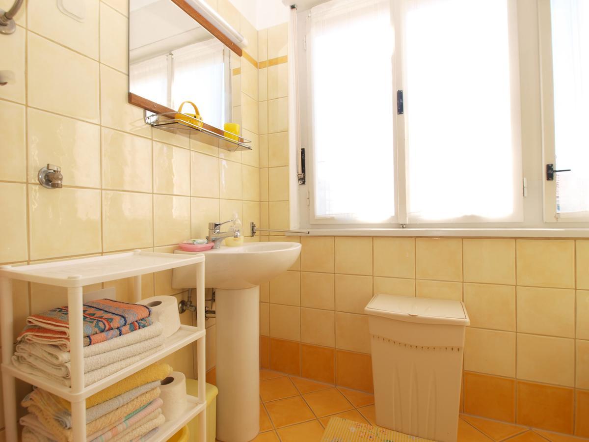 Apartments Mirela 1554 พูลา ภายนอก รูปภาพ