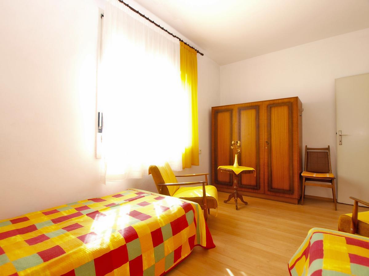 Apartments Mirela 1554 พูลา ภายนอก รูปภาพ