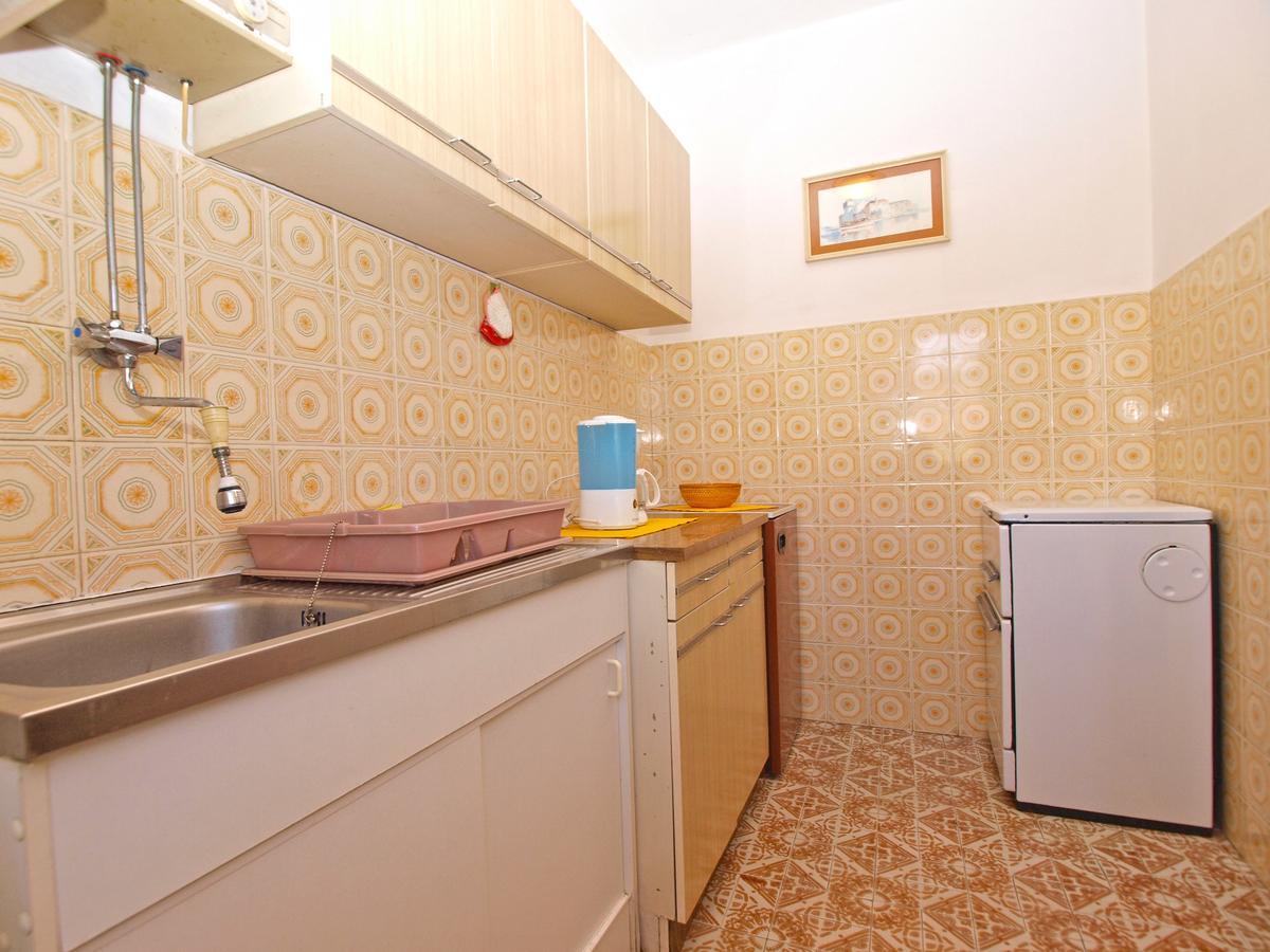 Apartments Mirela 1554 พูลา ภายนอก รูปภาพ